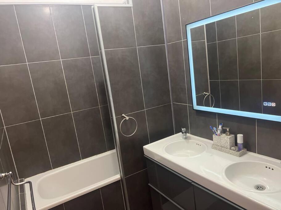Guest Room Nearby Champs Elysees Paris Exterior foto